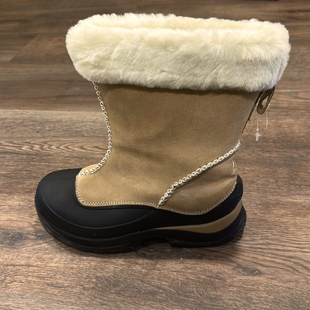 LANDS’ END WOMEN WINTER BOOT